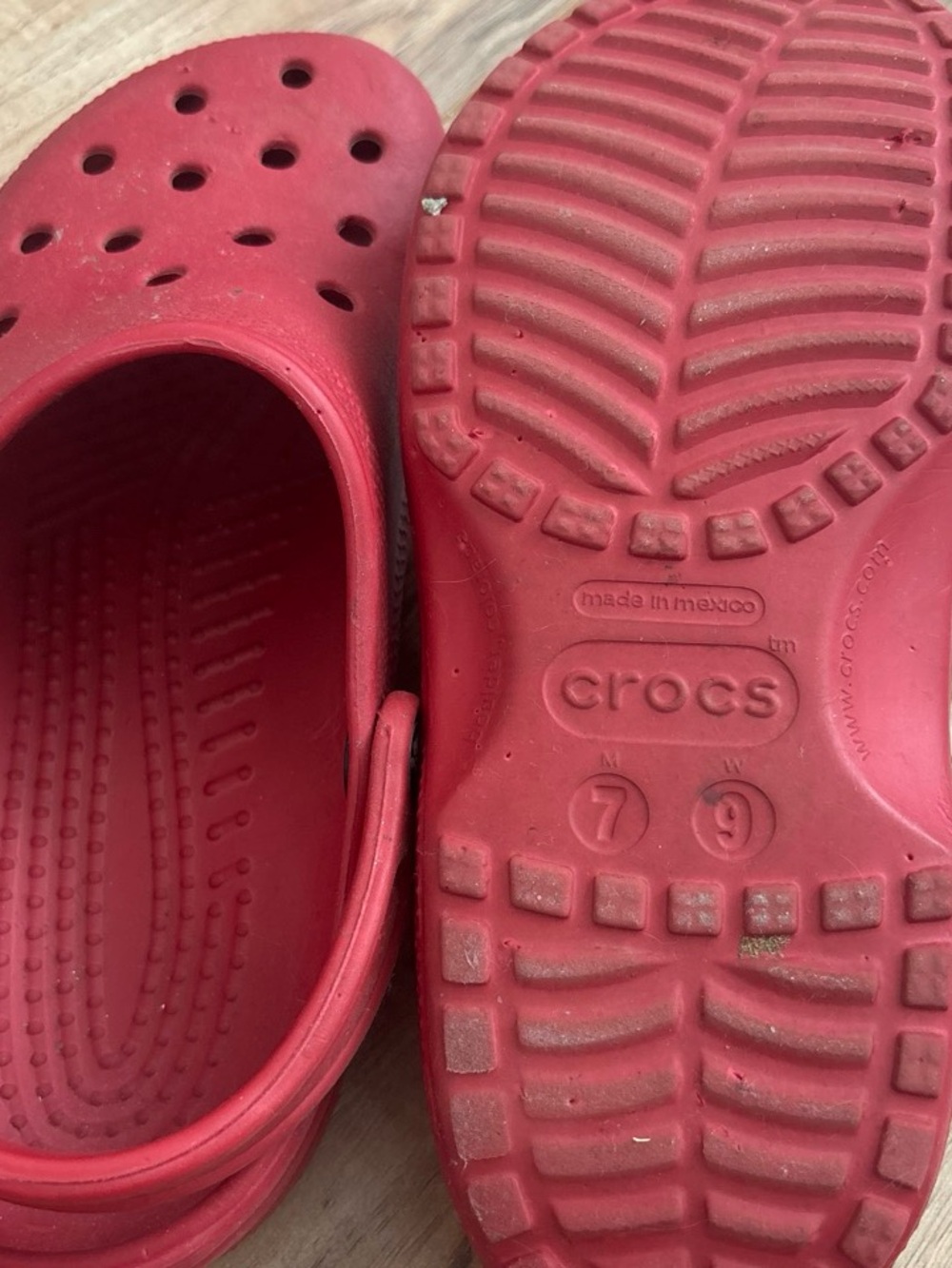 Red Crocs - Picture 4 of 4